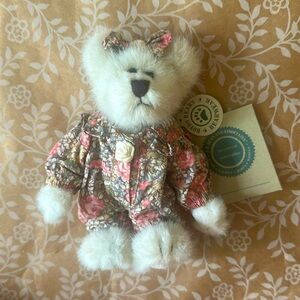 Vintage Boyd’s Bear Floral Outfit with Bows